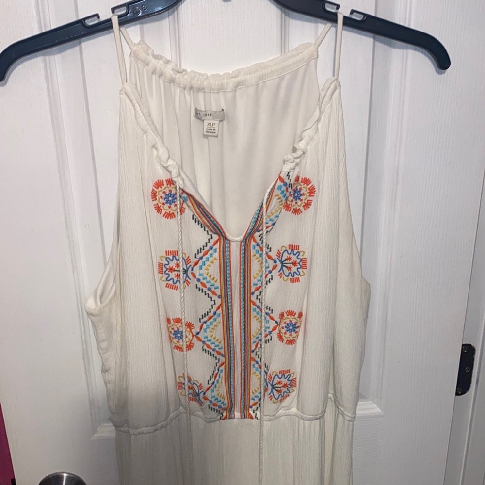 XLP White dress with colorful Aztec print. Tie in the front at the top.